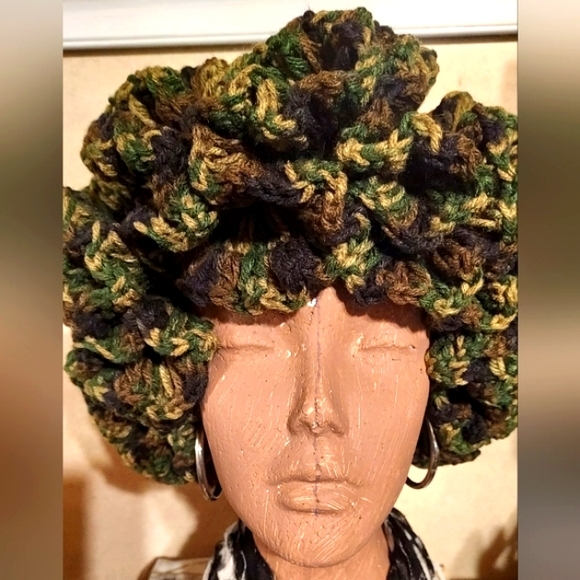 HANDMADE Accessories - L❤️VE HANDMADE. Crochet Ruffle HAT